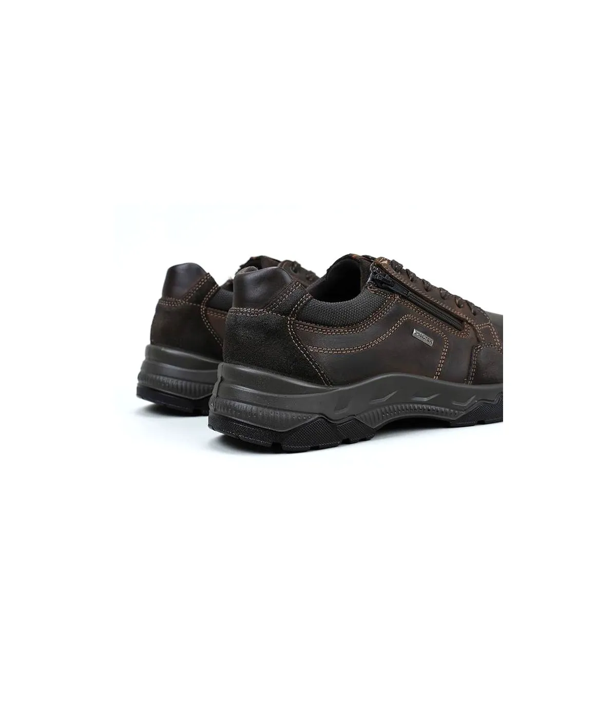 Zapato en piel nobuck de color café