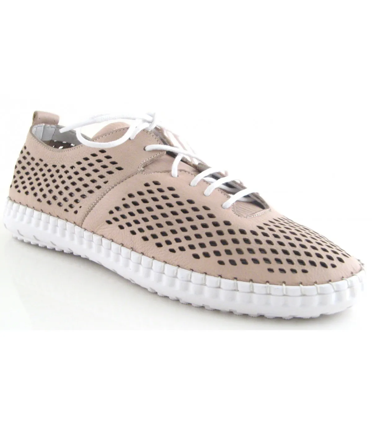 Zapatos de piel con el corte calado